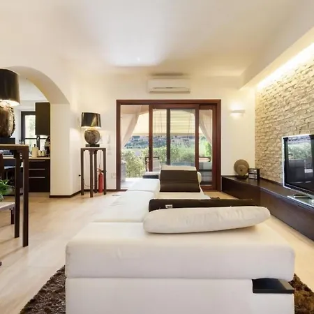 In Mit Moeblierter Terrasse By Interhome * וילסימיוס