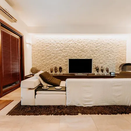 דירה In Mit Moeblierter Terrasse By Interhome וילסימיוס