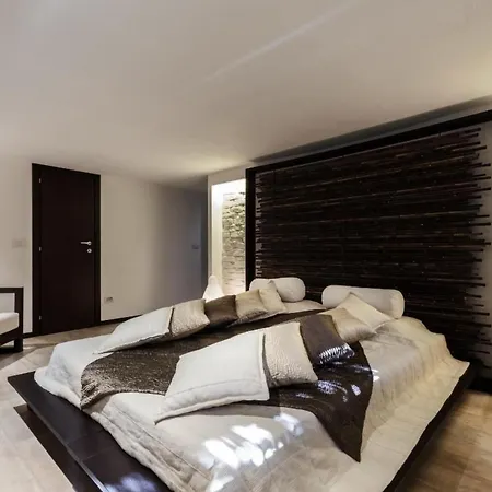 דירה In Mit Moeblierter Terrasse By Interhome