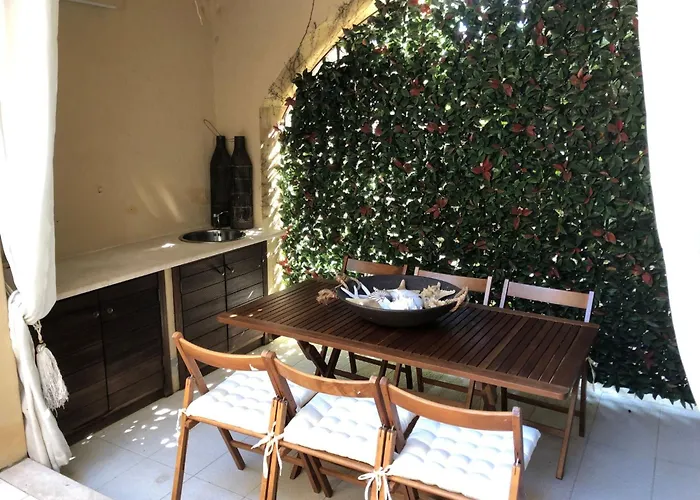 In Mit Moeblierter Terrasse By Interhome דירה